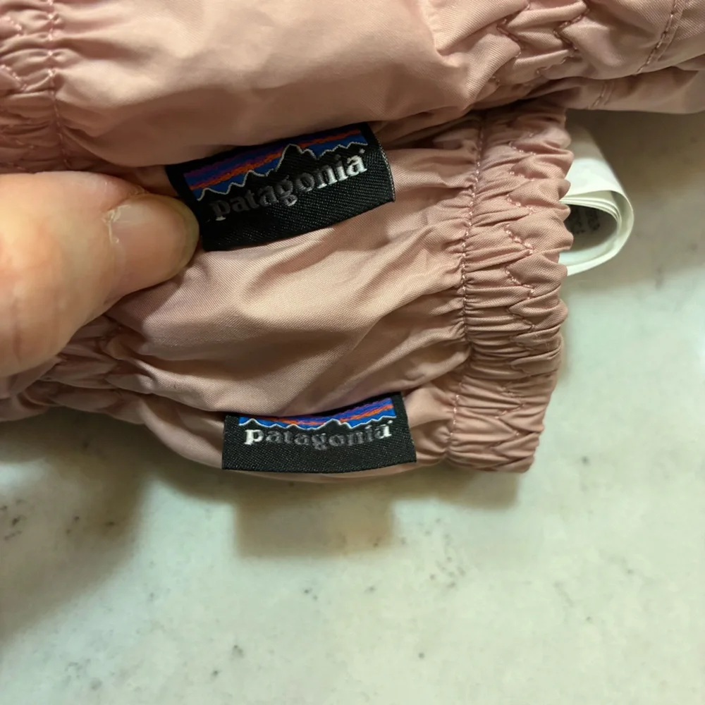 Patagonia Baby Puff Mittens in Fuzzy Mauve